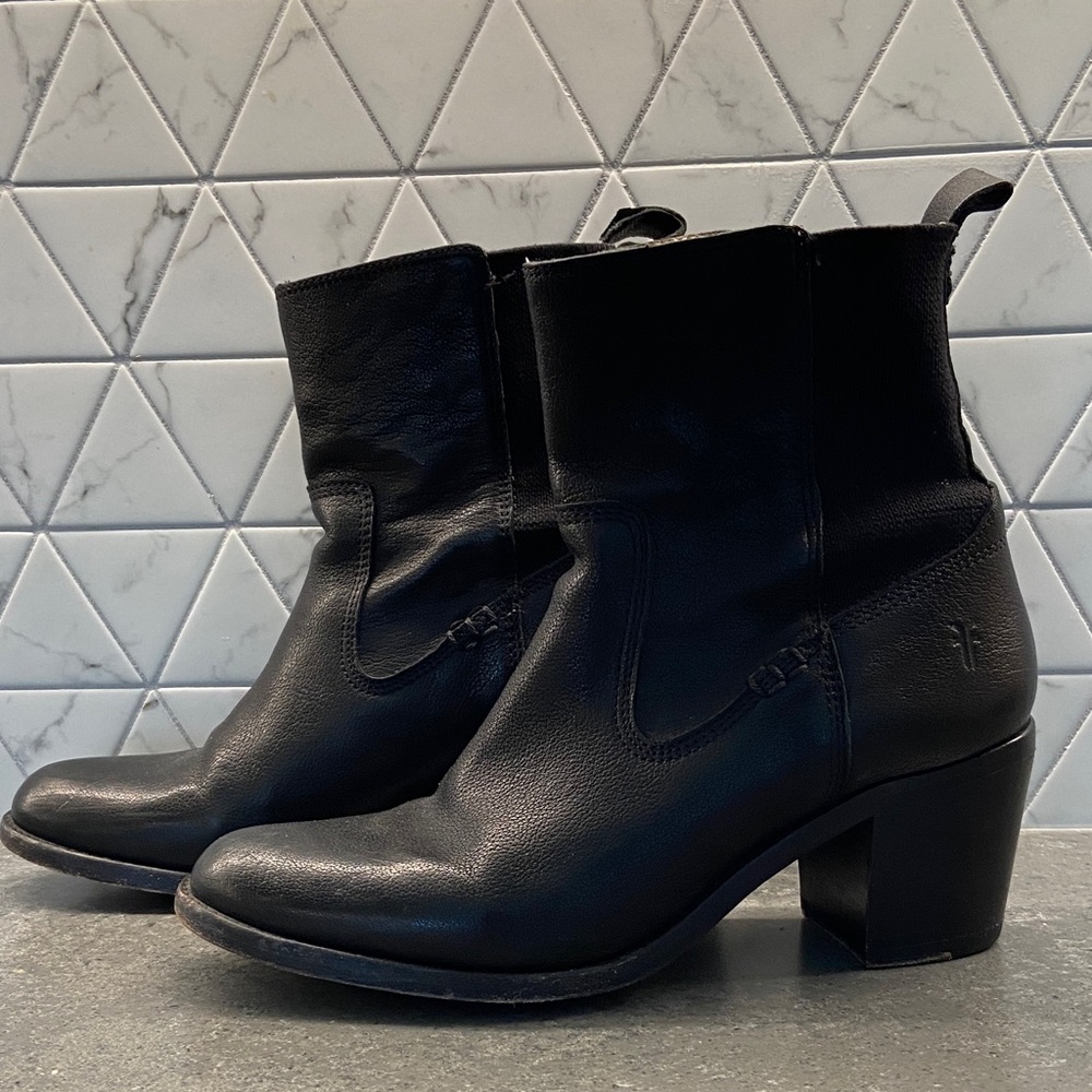 Frye Black Leather Women’s Cowboy Boots-Size 9